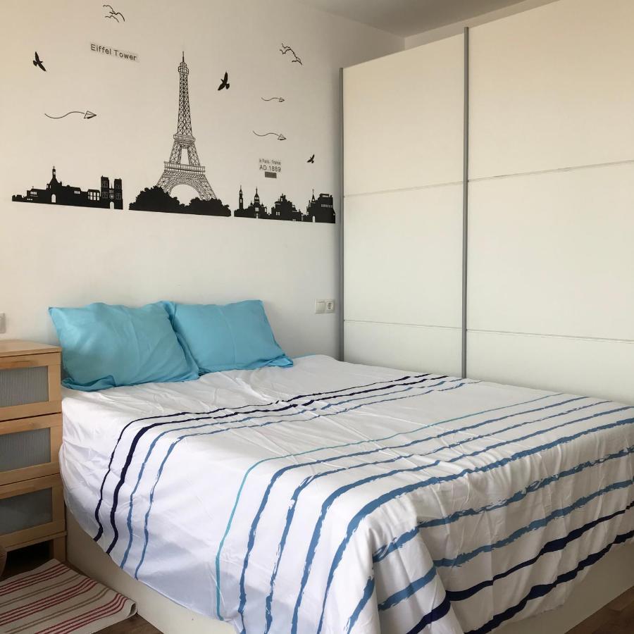 Apartamento Estudio Loft En El Centro Para 3 O 4 Personas Cama Doble Y Sofa Cama Check In A Partir De Las 15 Y 30 Min Pm Y Check Out Hasta Las 11 Y 30 Pm Con Wifi Normalmente No Se Puede Adelantar El Check In Torremolinos Kültér fotó